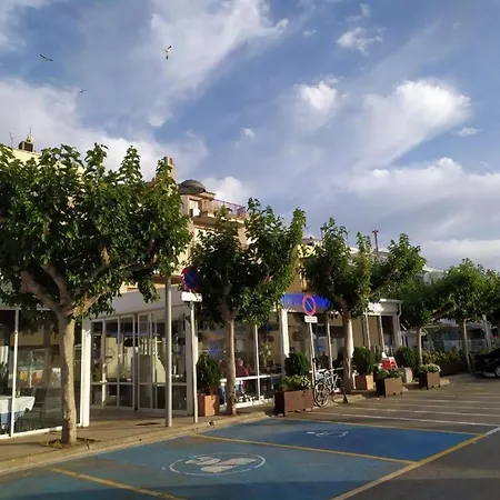 Can Pau Guesthouse Vendégház Llança