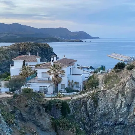Can Pau Guesthouse Guest house Llanca